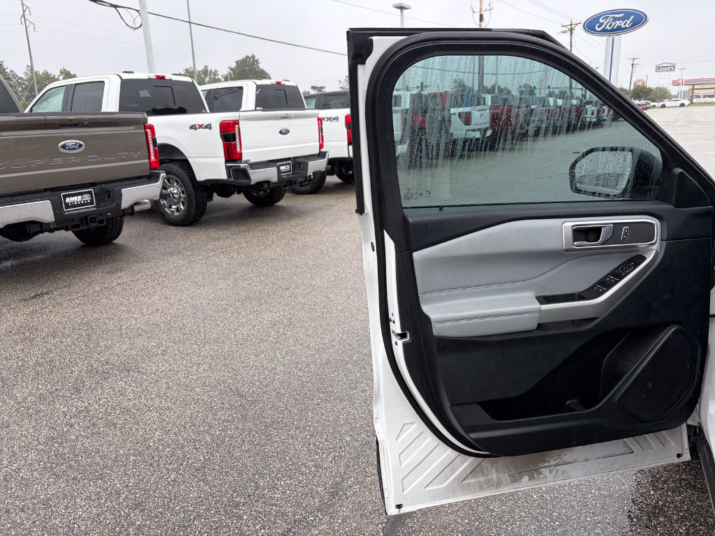 Certified 2023 Ford Explorer XLT w/ Equipment Group 202A AWD/4WD image 11