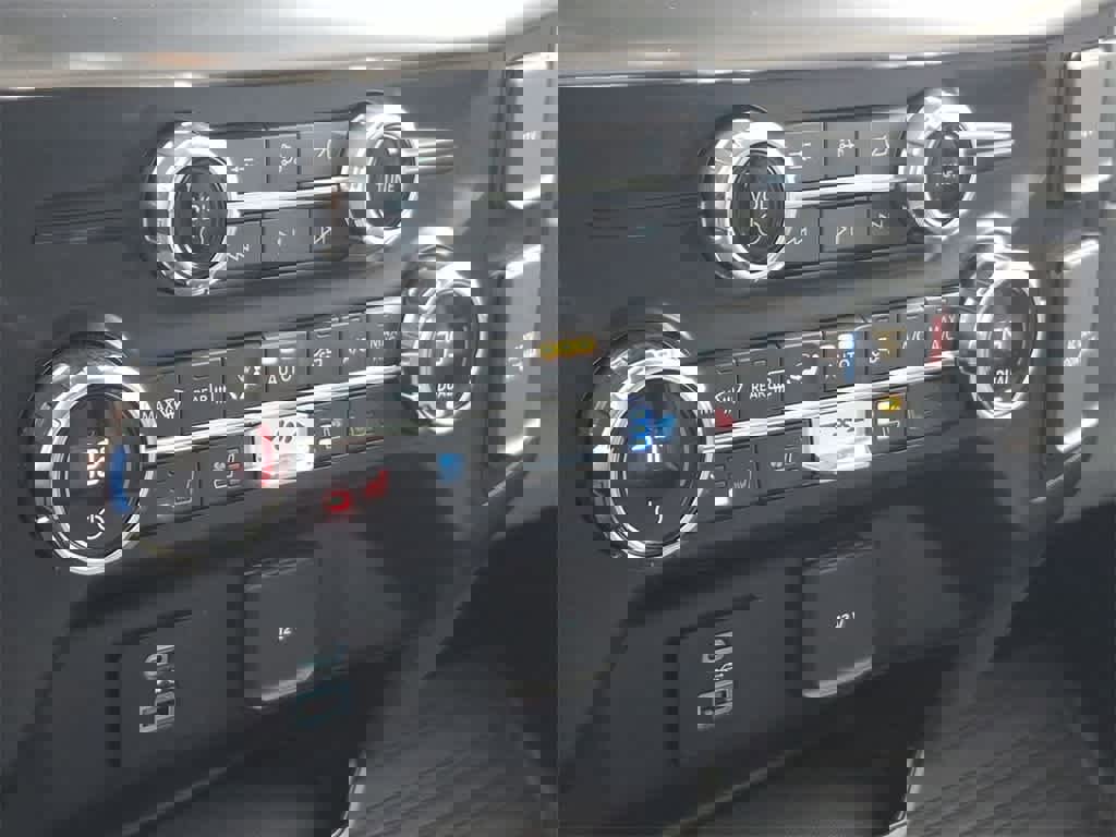 Certified 2021 Ford F150 Lariat image 25