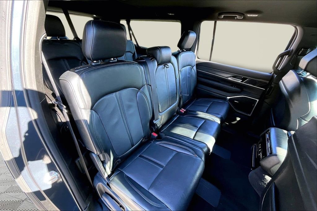 Used 2024 Jeep Wagoneer L Series II w/ Flexible Seating Group image 17