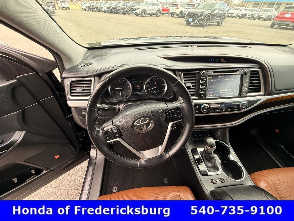 Used 2017 Toyota Highlander Limited image 22