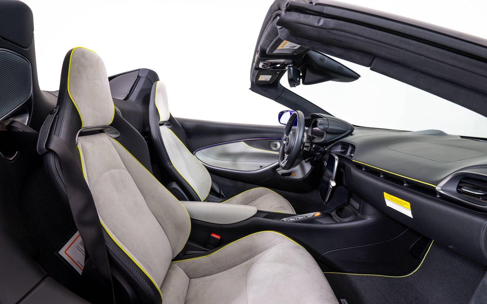 New 2025 McLaren Artura Spider RWD image 23