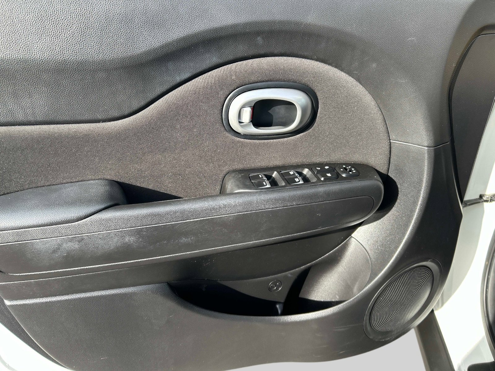 Used 2017 Kia Soul + image 18