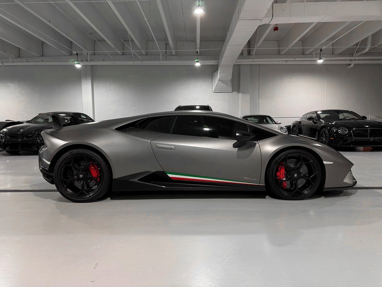 Used 2018 Lamborghini Huracan Performante image 6