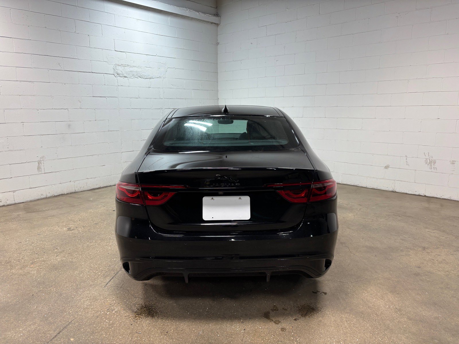 Used 2024 Jaguar XF R-Dynamic SE AWD/4WD image 8