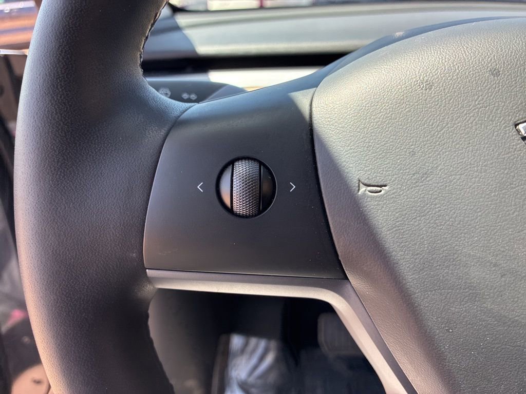 Used 2023 Tesla Model Y Long Range AWD/4WD image 26