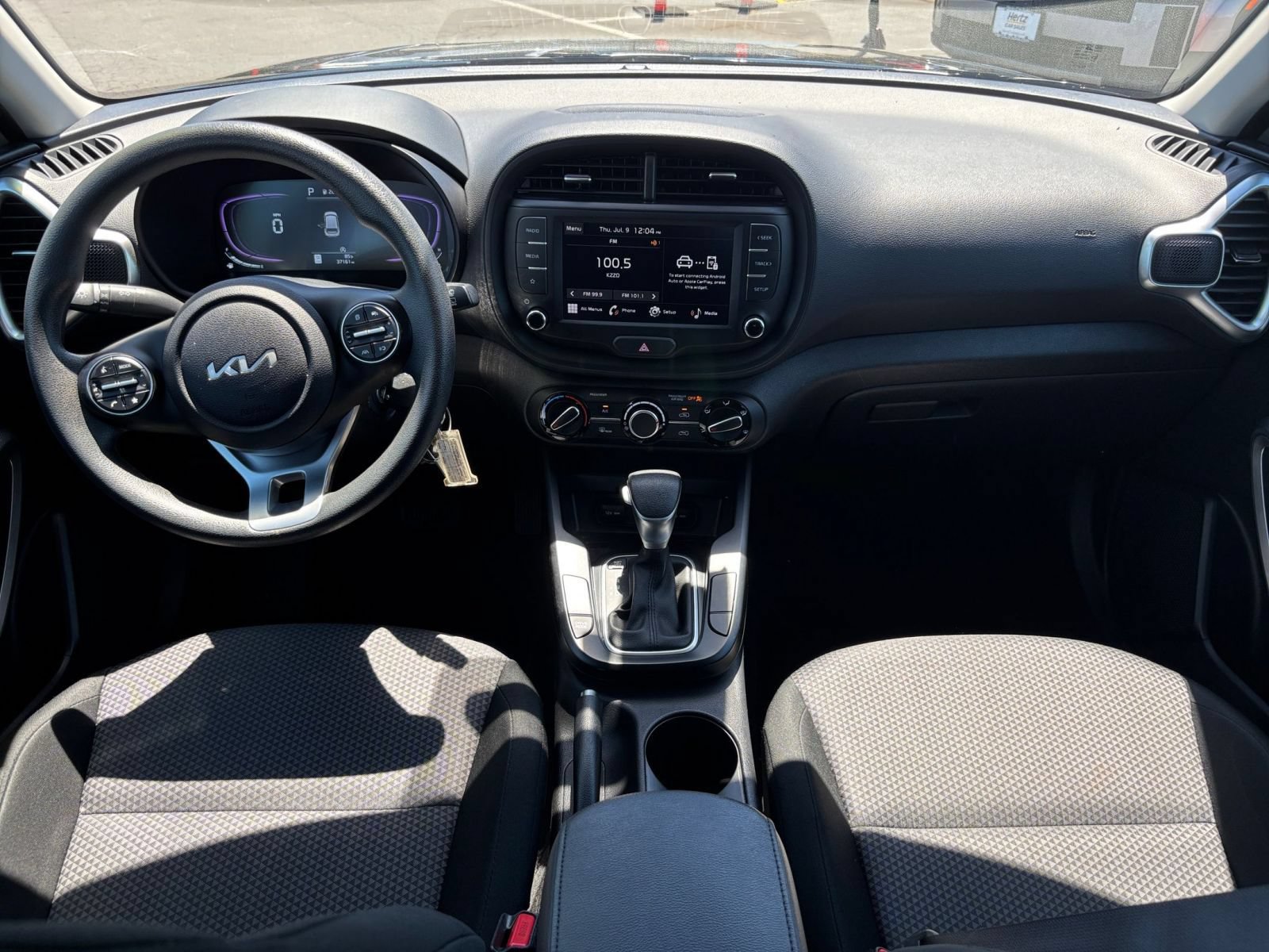 Used 2025 Kia Soul LX w/ LX Technology Package FWD image 31