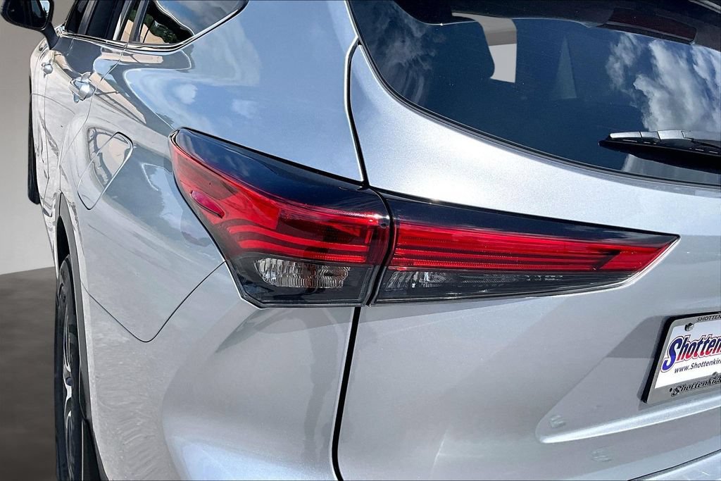 Used 2023 Toyota Highlander XLE FWD image 22