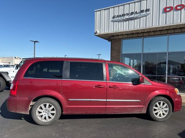Used 2014 Chrysler Town & Country Touring FWD image 6
