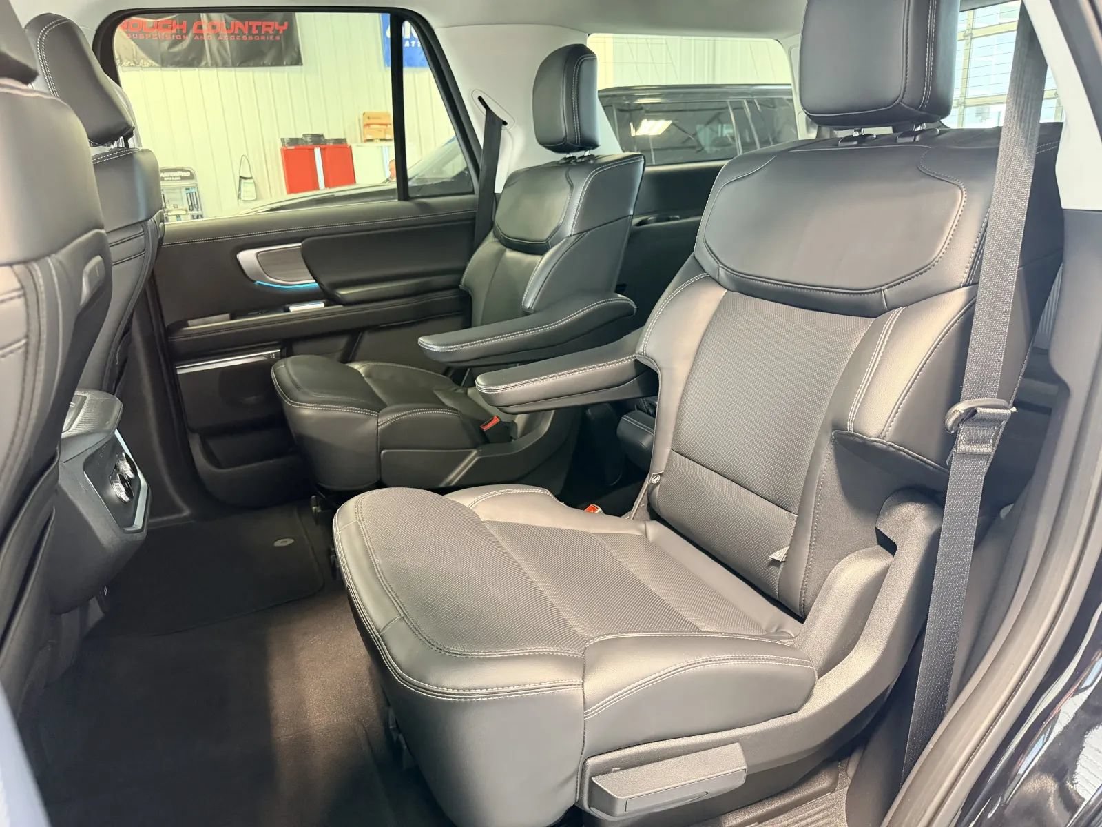Used 2025 Ford Expedition Platinum AWD/4WD image 15