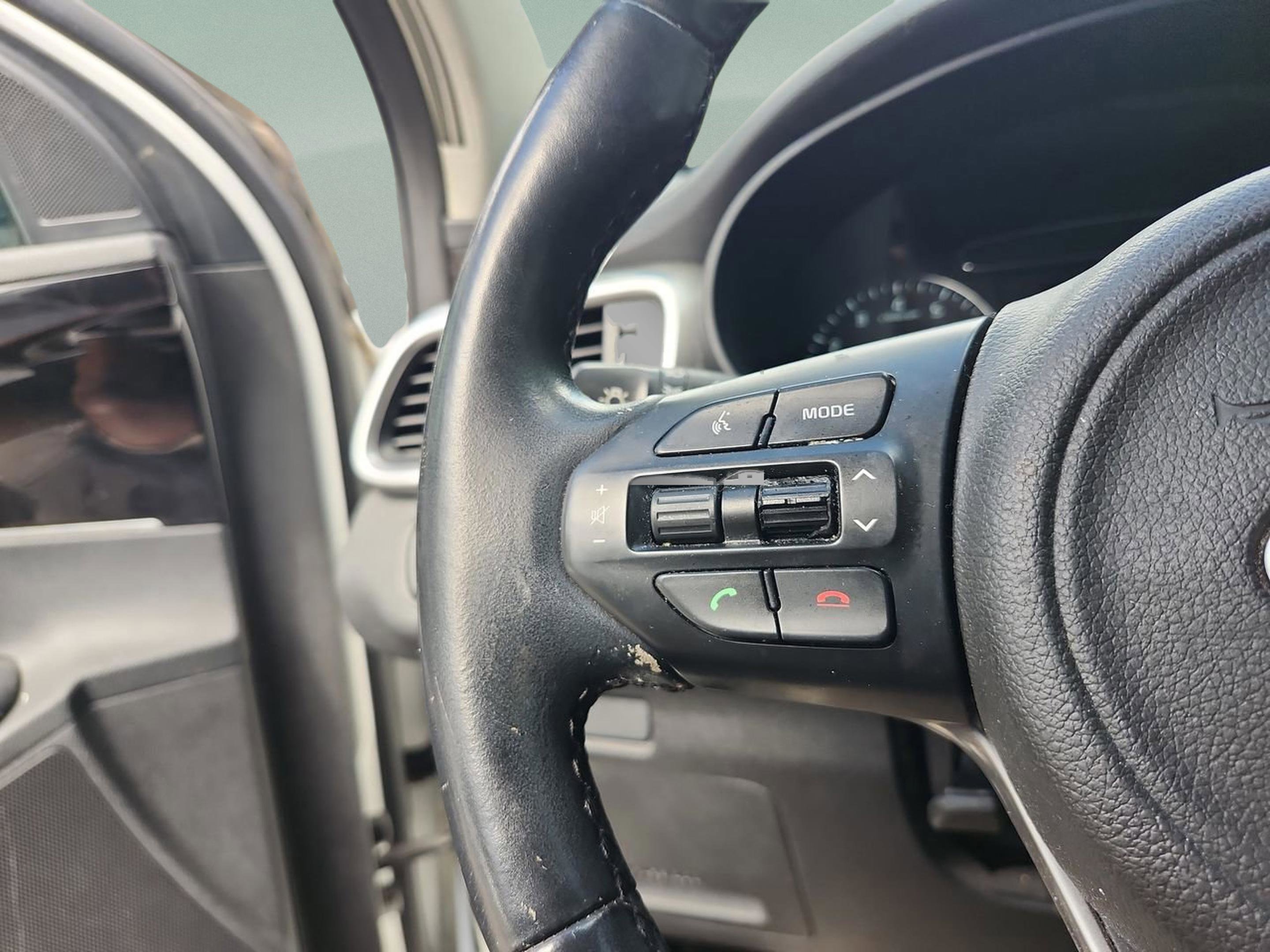 Used 2016 Kia Sorento LX w/ LX Convenience Package image 13