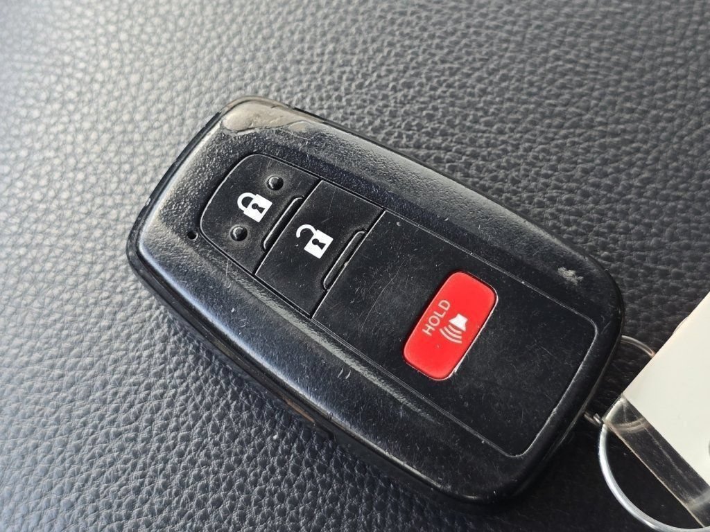 Used 2020 Toyota RAV4 XLE FWD image 44