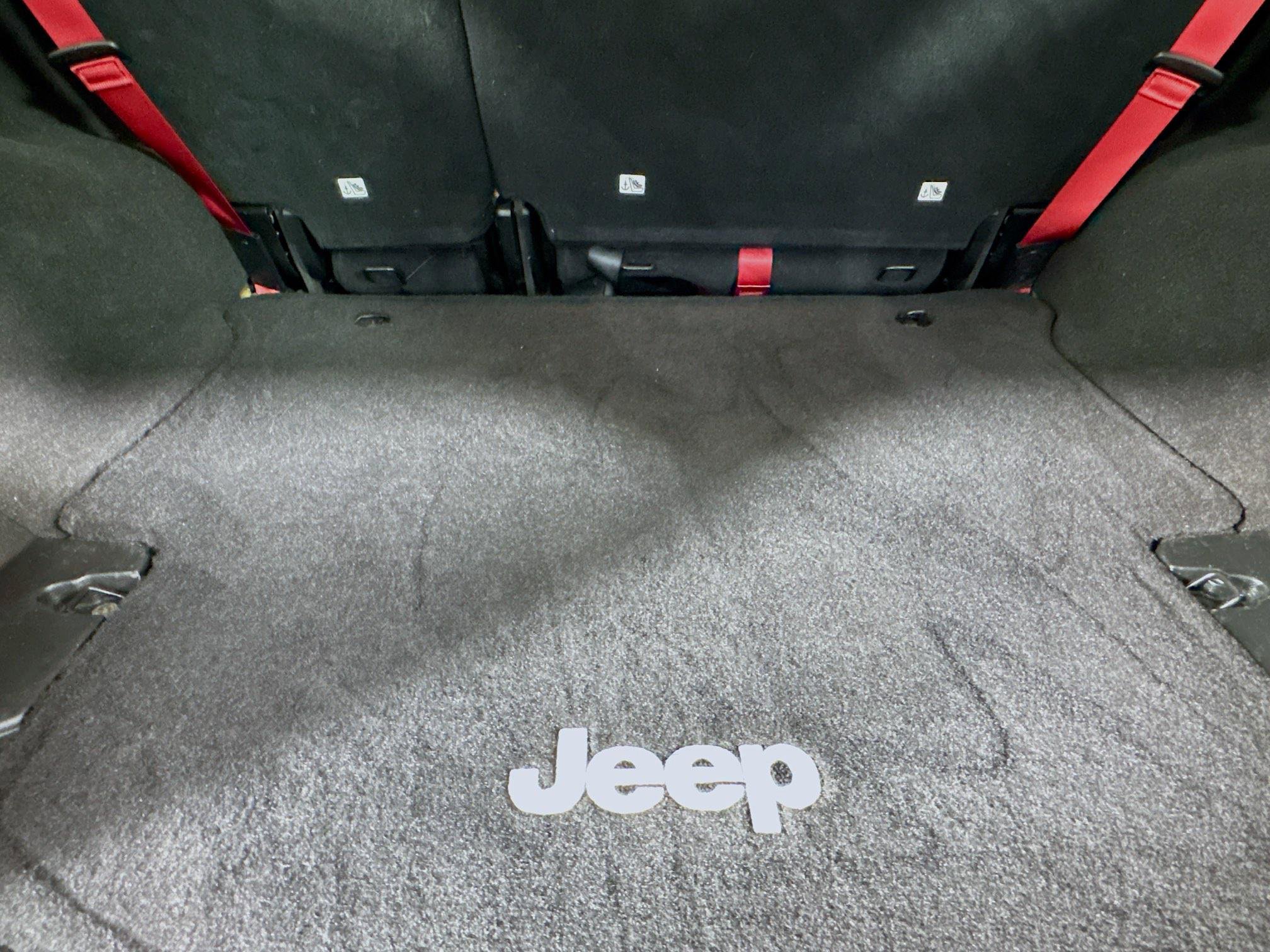 Used 2018 Jeep Wrangler Unlimited Rubicon w/ Connectivity Group image 32