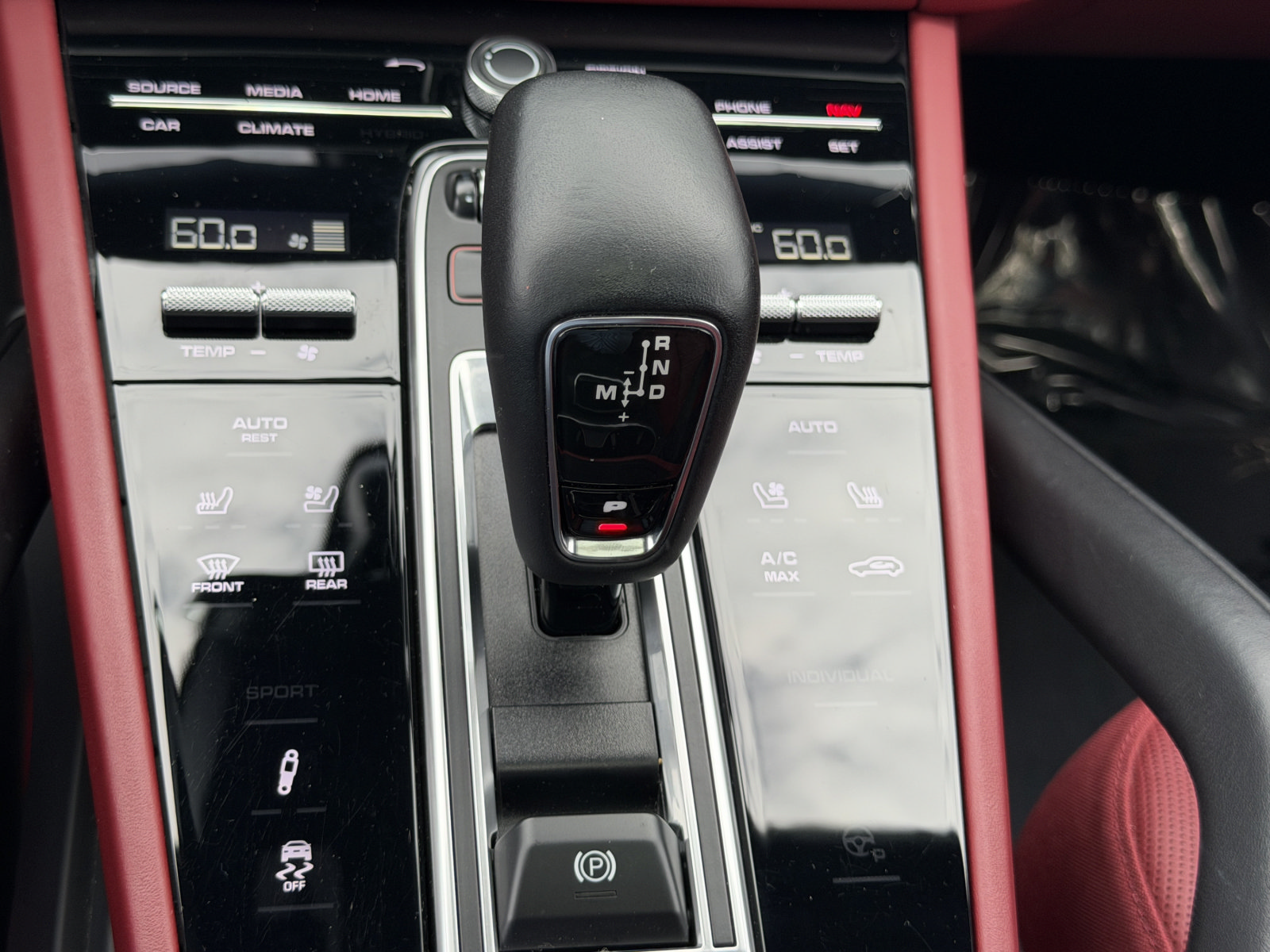 Certified 2022 Porsche Cayenne GTS AWD/4WD image 32