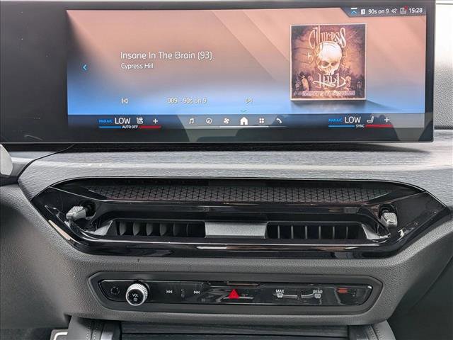 Used 2025 BMW 230i Coupe w/ M Sport Package image 15