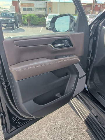 Used 2025 GMC Yukon Denali Ultimate AWD/4WD image 17