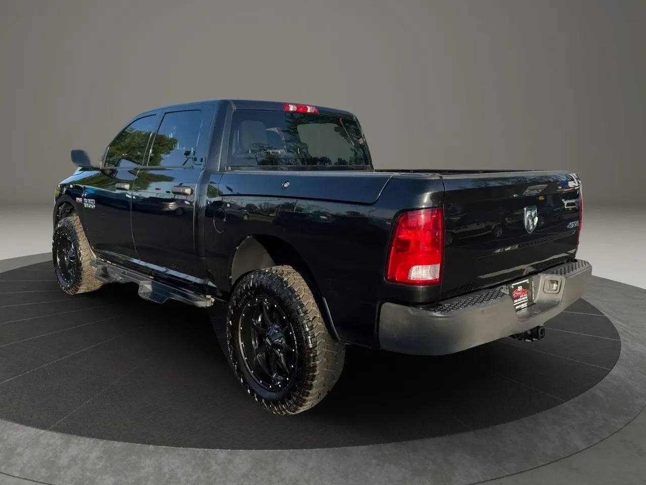 Used 2018 RAM 1500 Express w/ Express Value Package AWD/4WD image 9