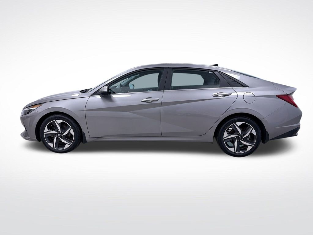 Used 2023 Hyundai Elantra Limited image 2