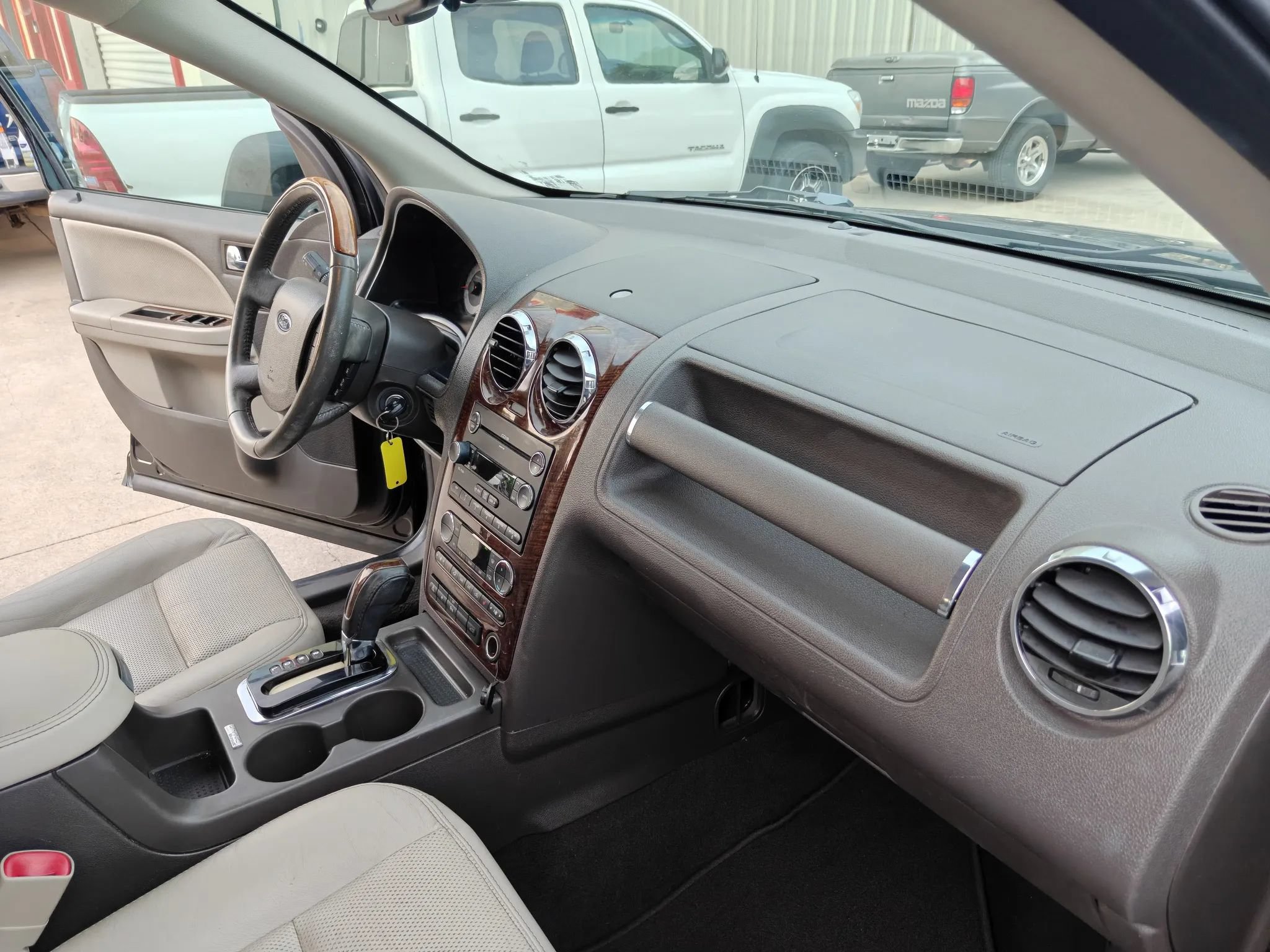 Used 2008 Ford Taurus X Limited FWD image 26