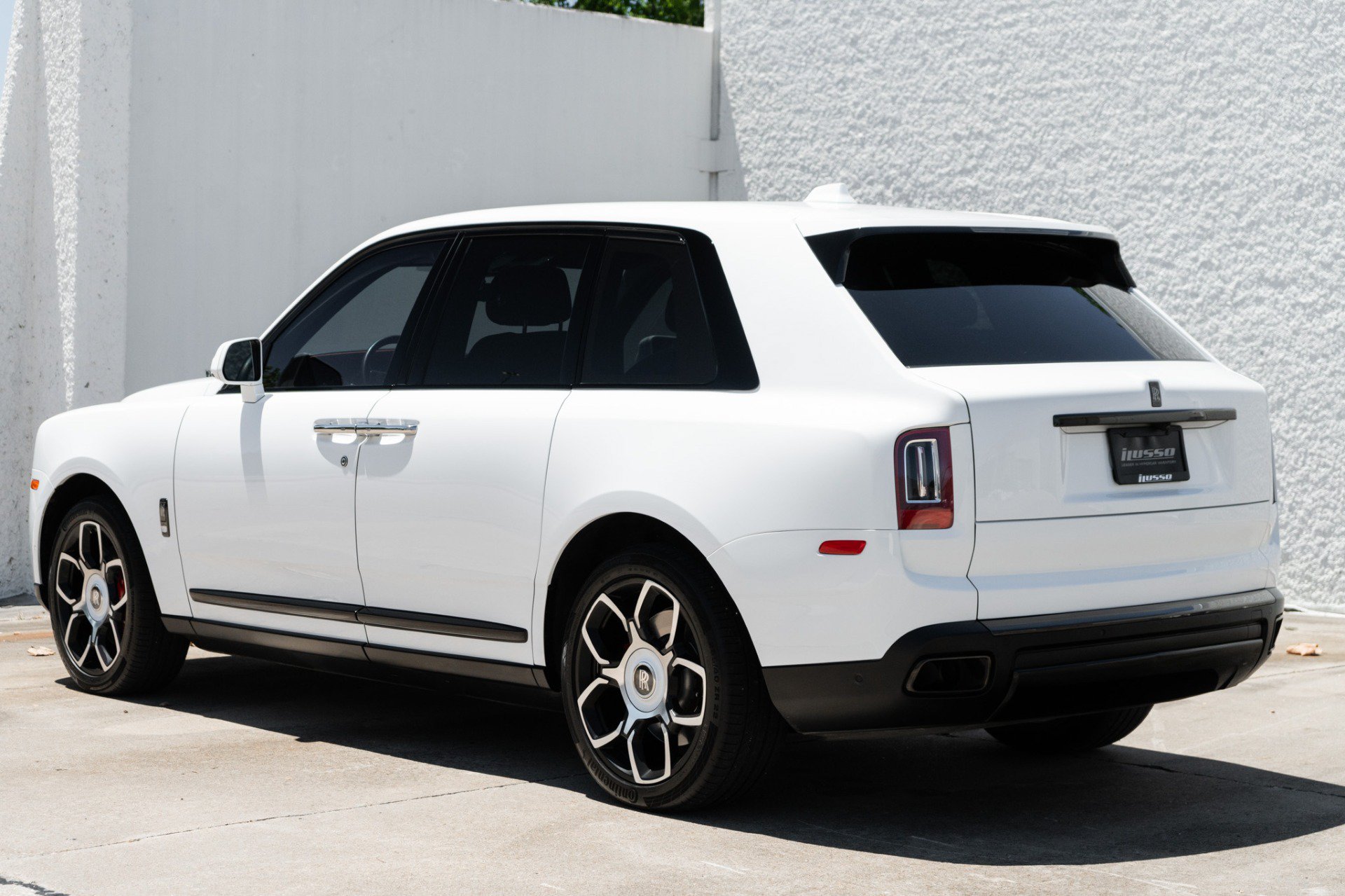 Used 2022 Rolls-Royce Cullinan Black Badge w/ Dark Exterior Package AWD/4WD image 2