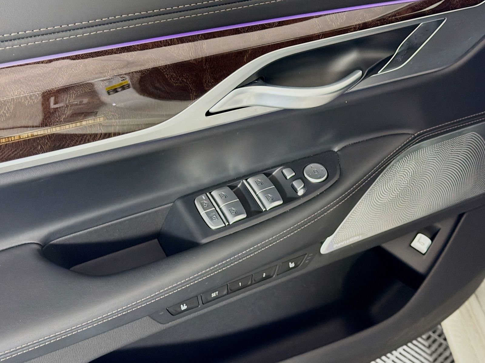 Used 2022 BMW 750i xDrive w/ Executive Package image 21