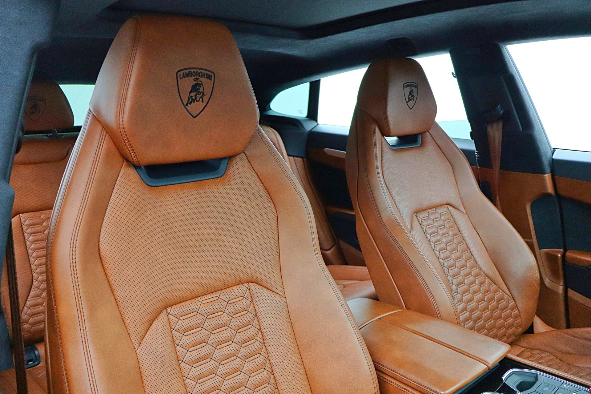 Used 2019 Lamborghini Urus AWD/4WD image 33