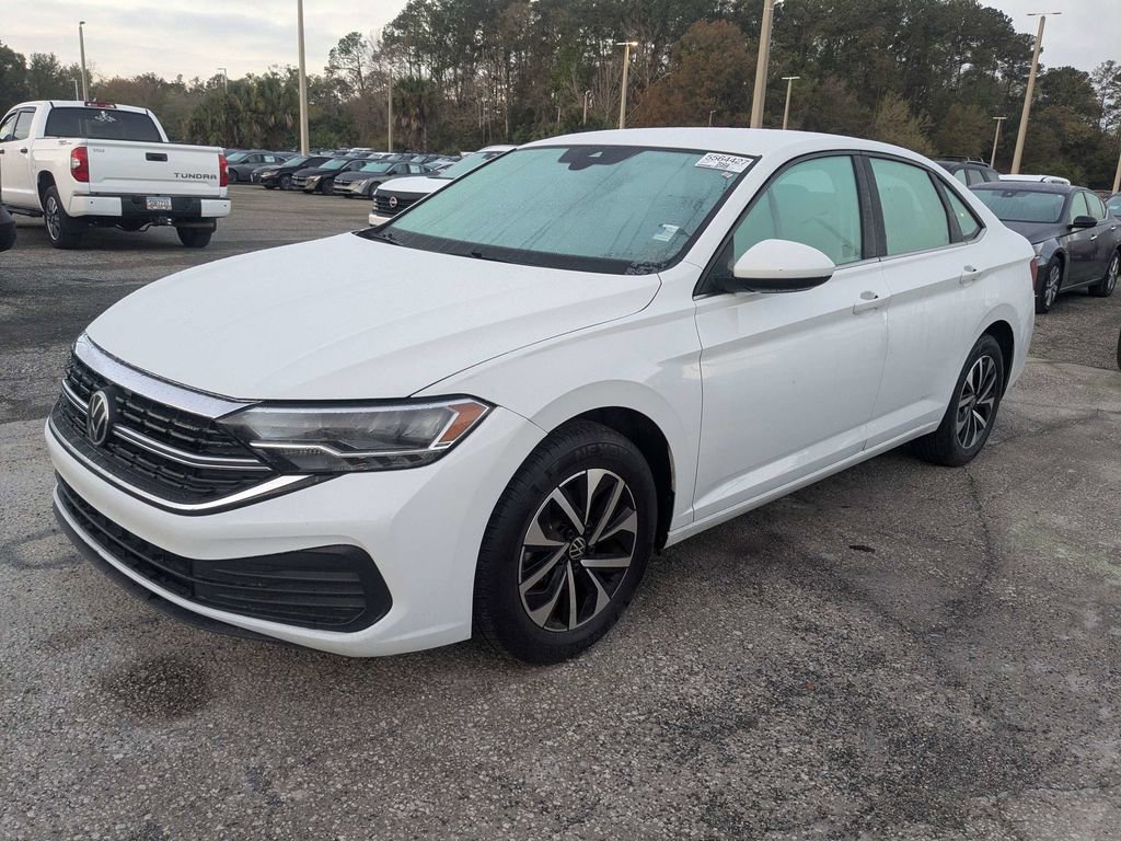 Used 2024 Volkswagen Jetta S image 3
