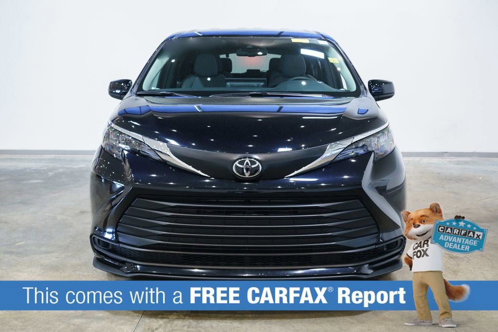 Certified 2026 Toyota Sienna LE FWD image 2