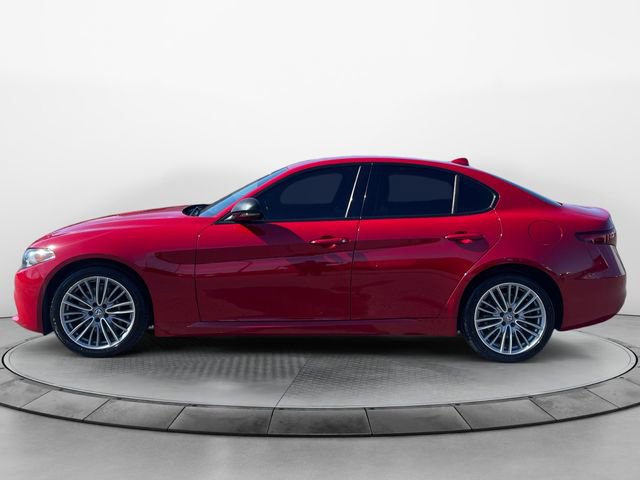 Used 2018 Alfa Romeo Giulia Ti w/ Quick Order Package 22X Lusso image 2