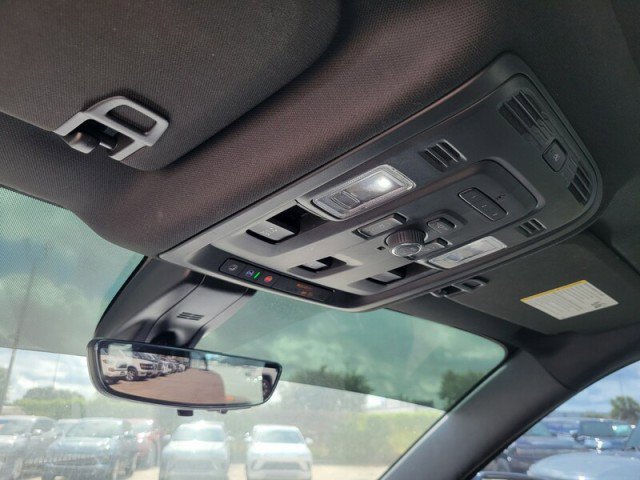 Used 2021 GMC Yukon Denali w/ Denali Premium Package image 23