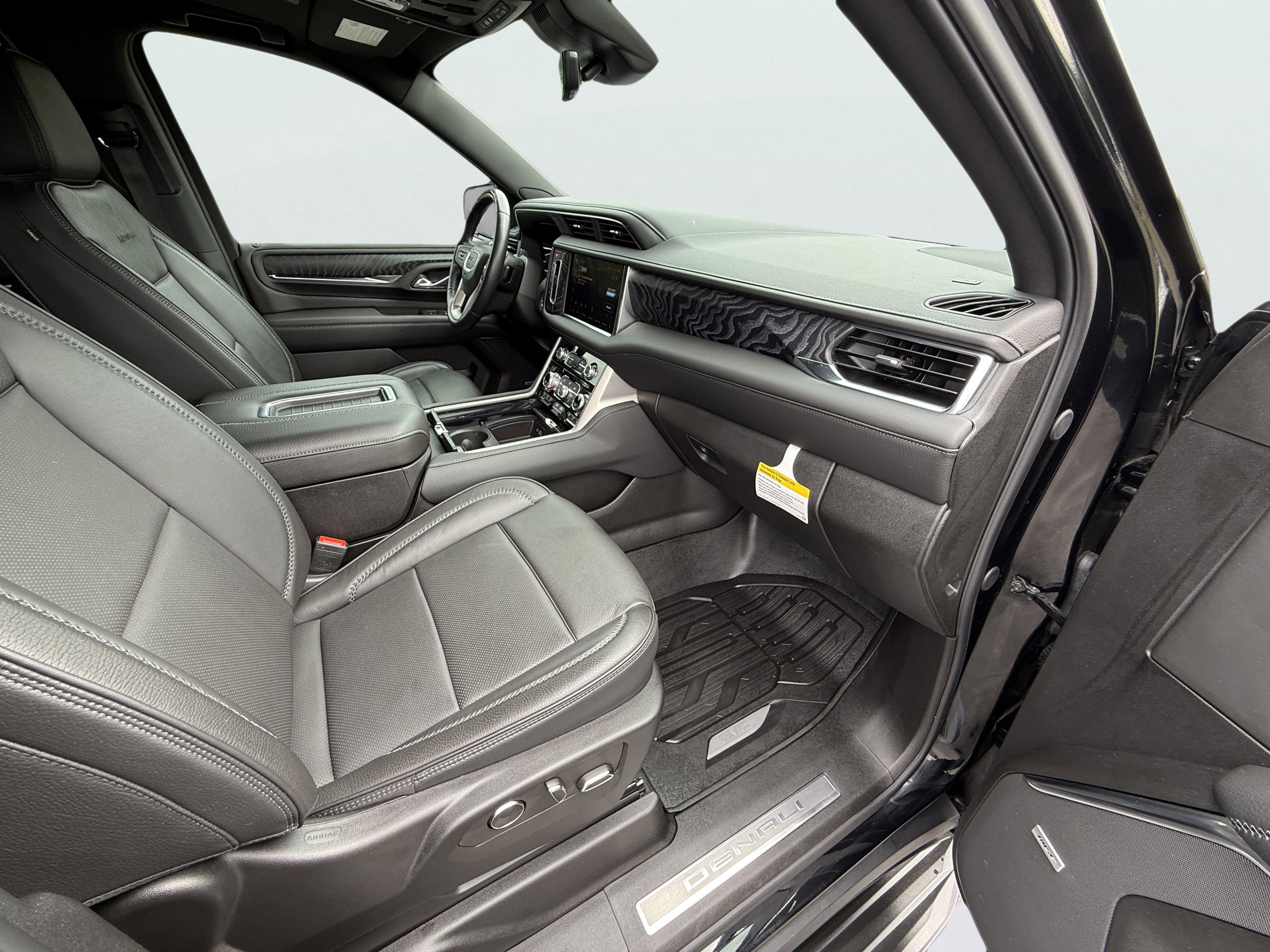 Used 2024 GMC Yukon XL Denali w/ Advanced Technology Package image 31