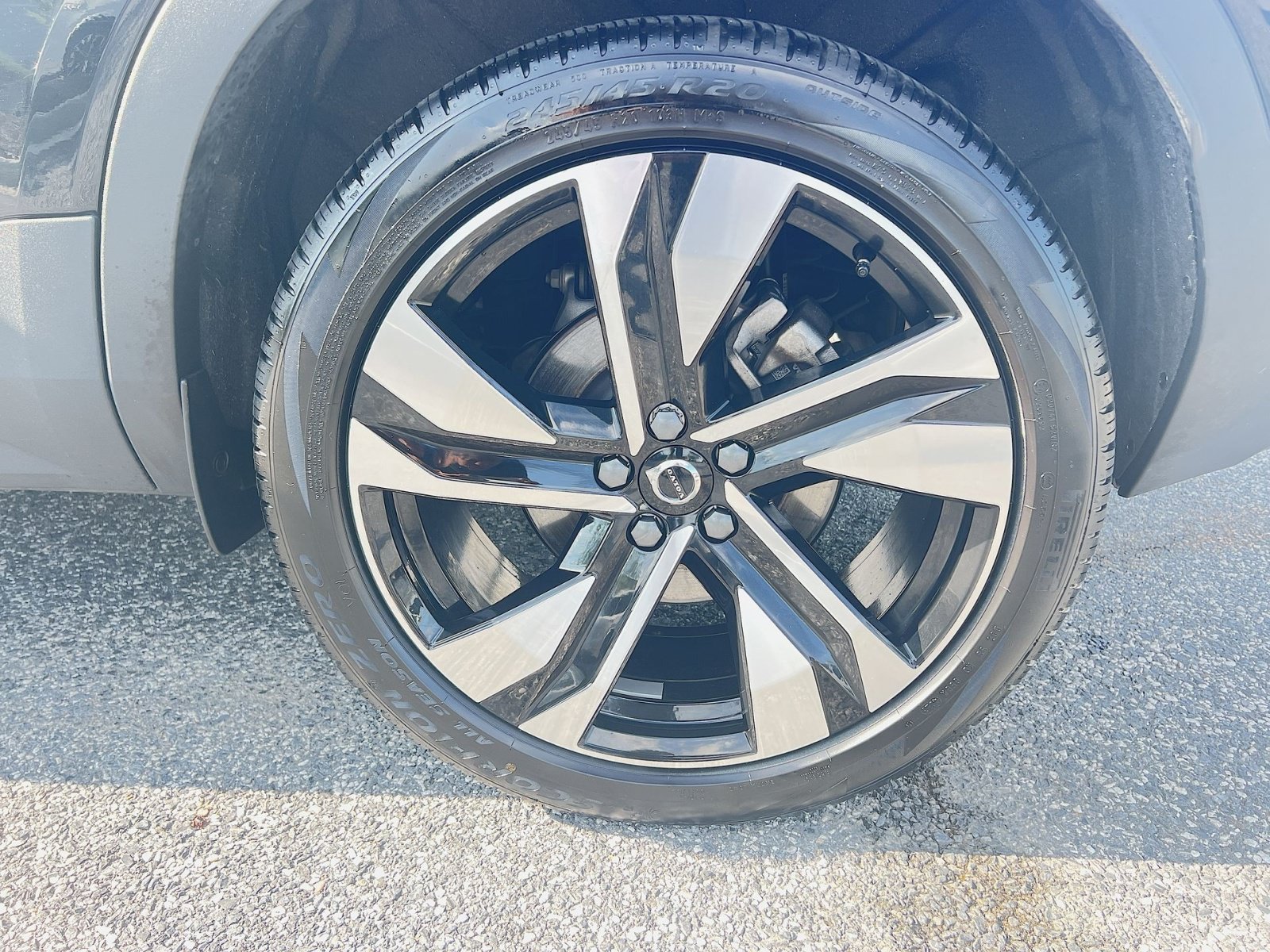 Certified 2024 Volvo XC40 B5 Ultimate w/ Protection Package Premier AWD/4WD image 12