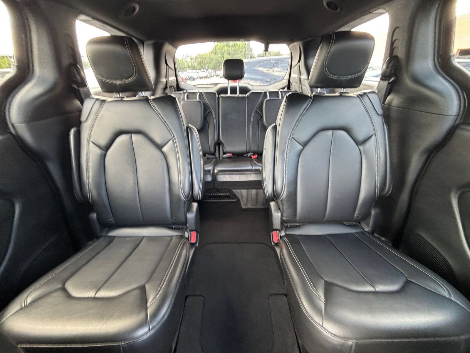Used 2025 Chrysler Pacifica Select FWD image 40