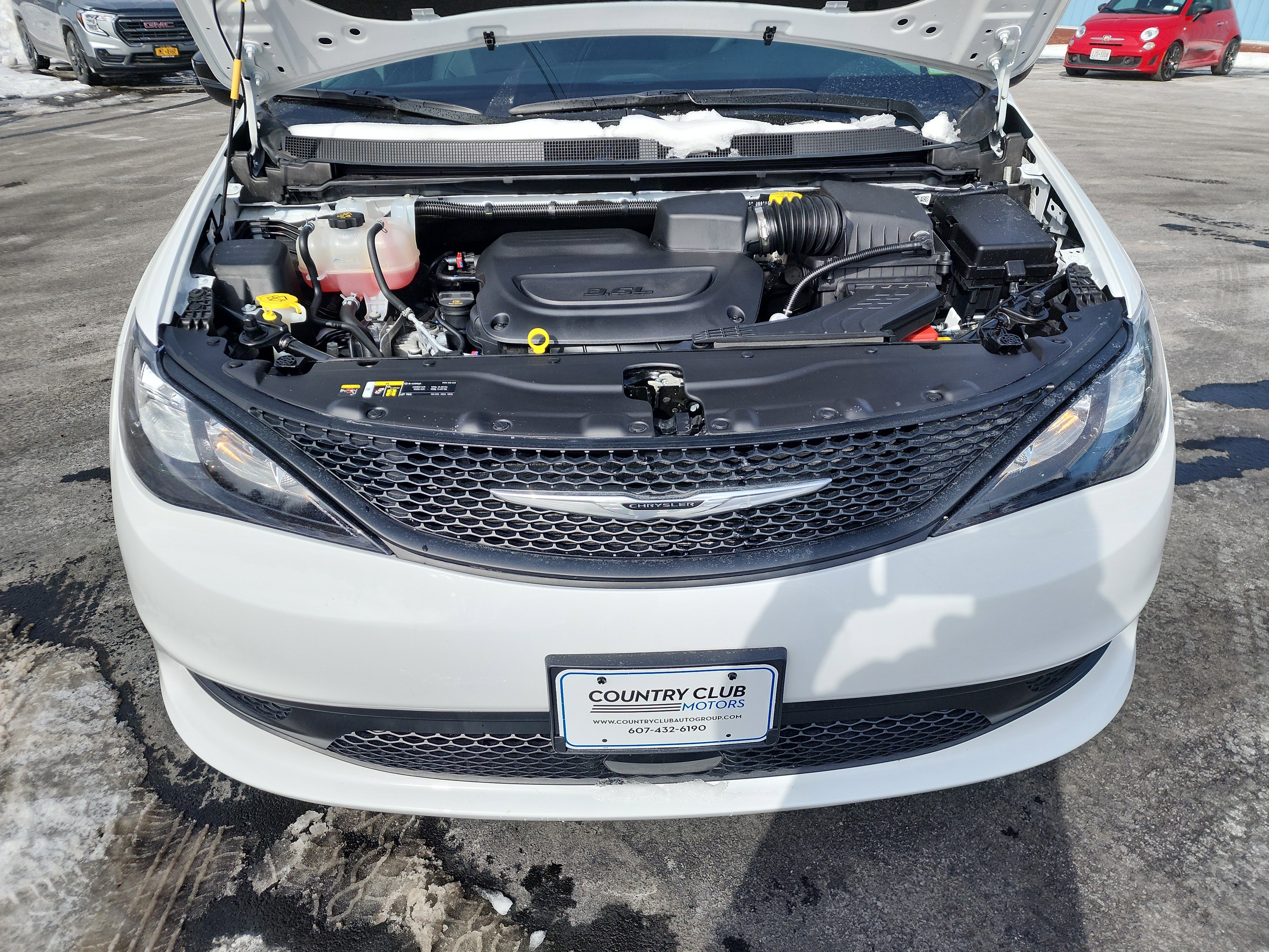 Used 2025 Chrysler Voyager LX image 33