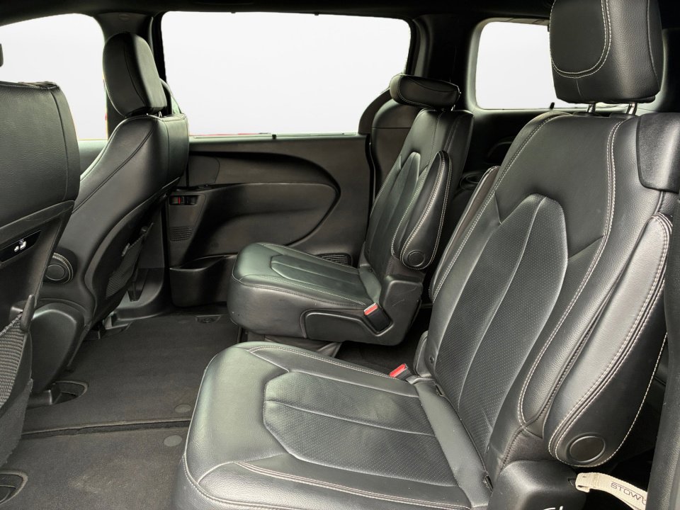 Used 2021 Chrysler Pacifica Touring-L w/ S Appearance Package FWD image 16