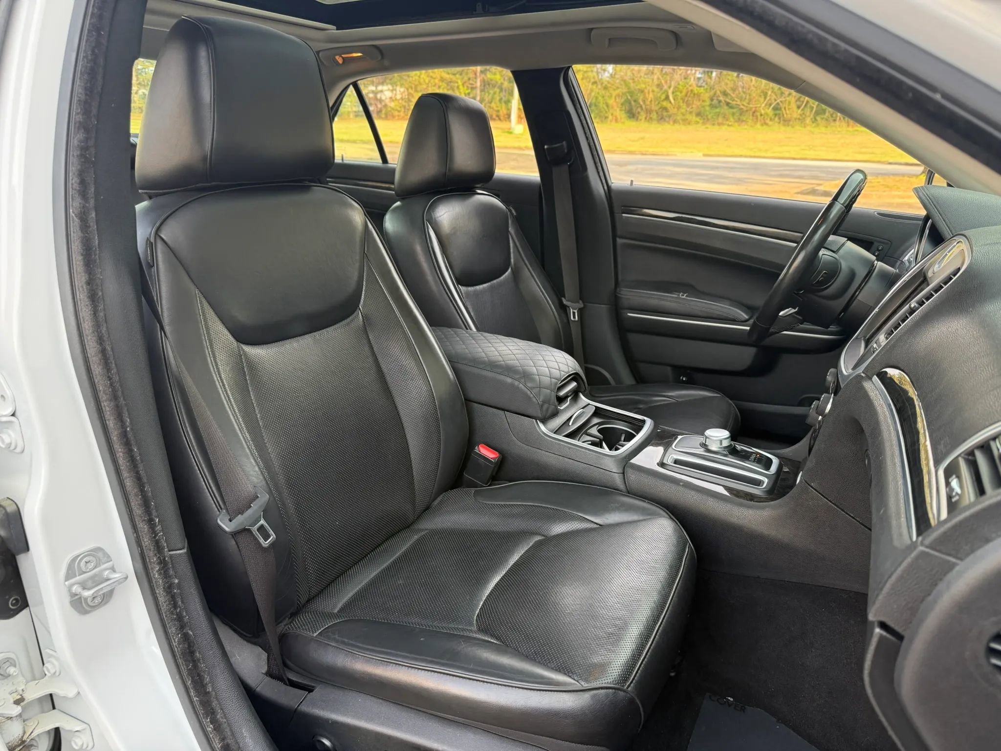 Used 2020 Chrysler 300 Limited image 28