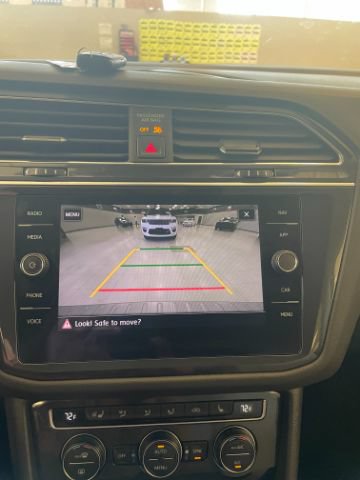 Used 2020 Volkswagen Tiguan SEL FWD image 23