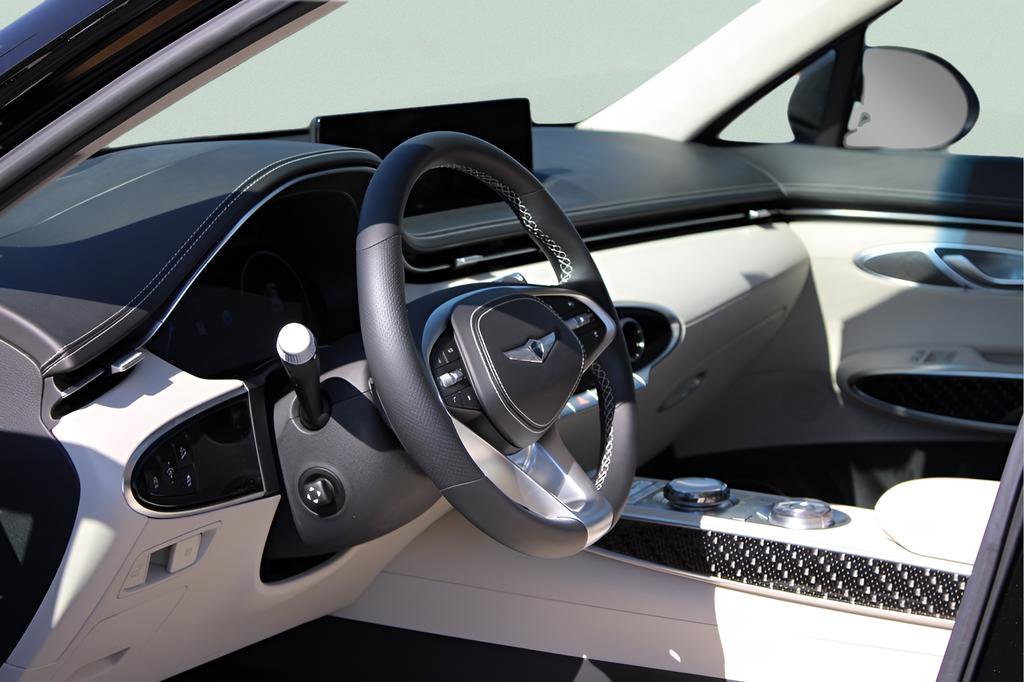 Used 2025 Genesis GV70 3.5T Sport w/ Sport Prestige Package AWD/4WD image 9