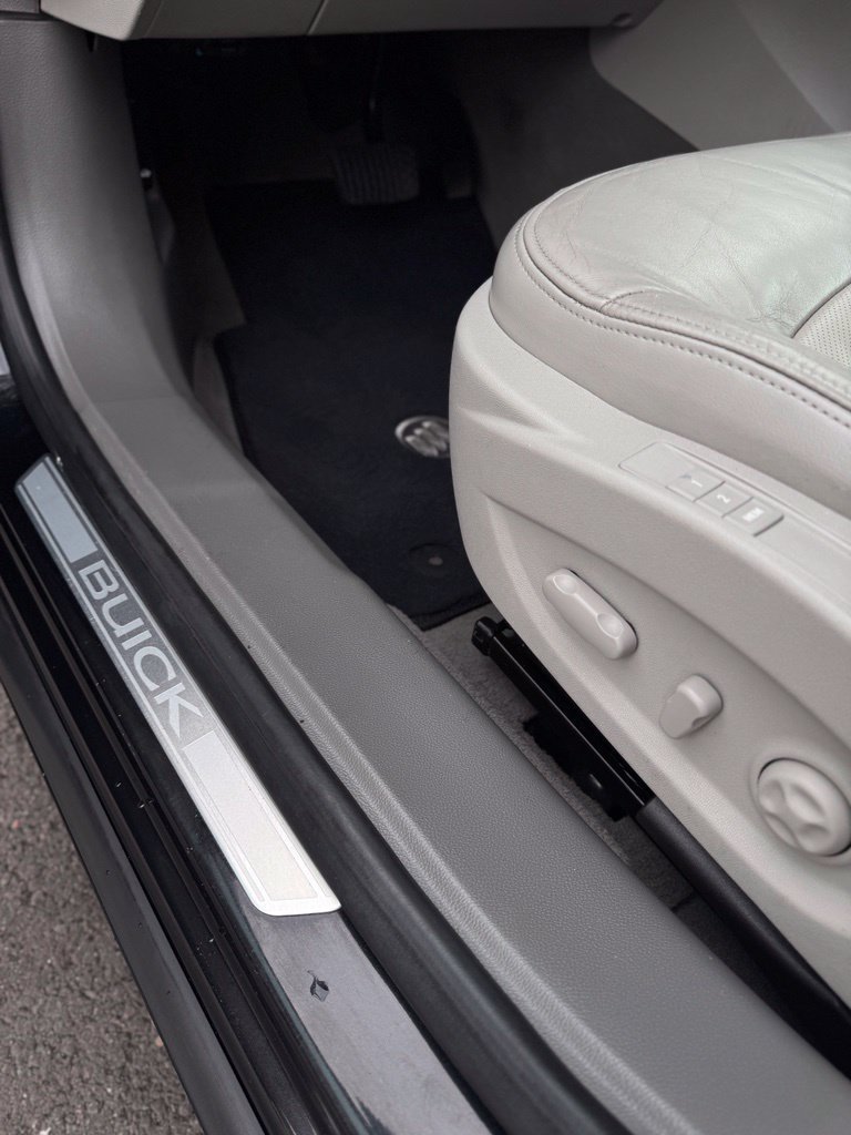 Used 2010 Buick LaCrosse CXS FWD image 11