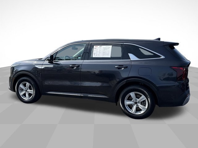 Used 2025 Kia Sorento LX FWD image 5