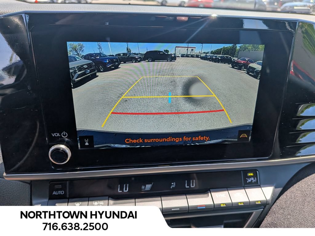 Used 2025 Toyota Camry LE AWD/4WD image 19