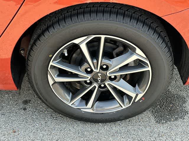 Used 2023 Kia Forte LXS w/ LXS Technology Package FWD image 5