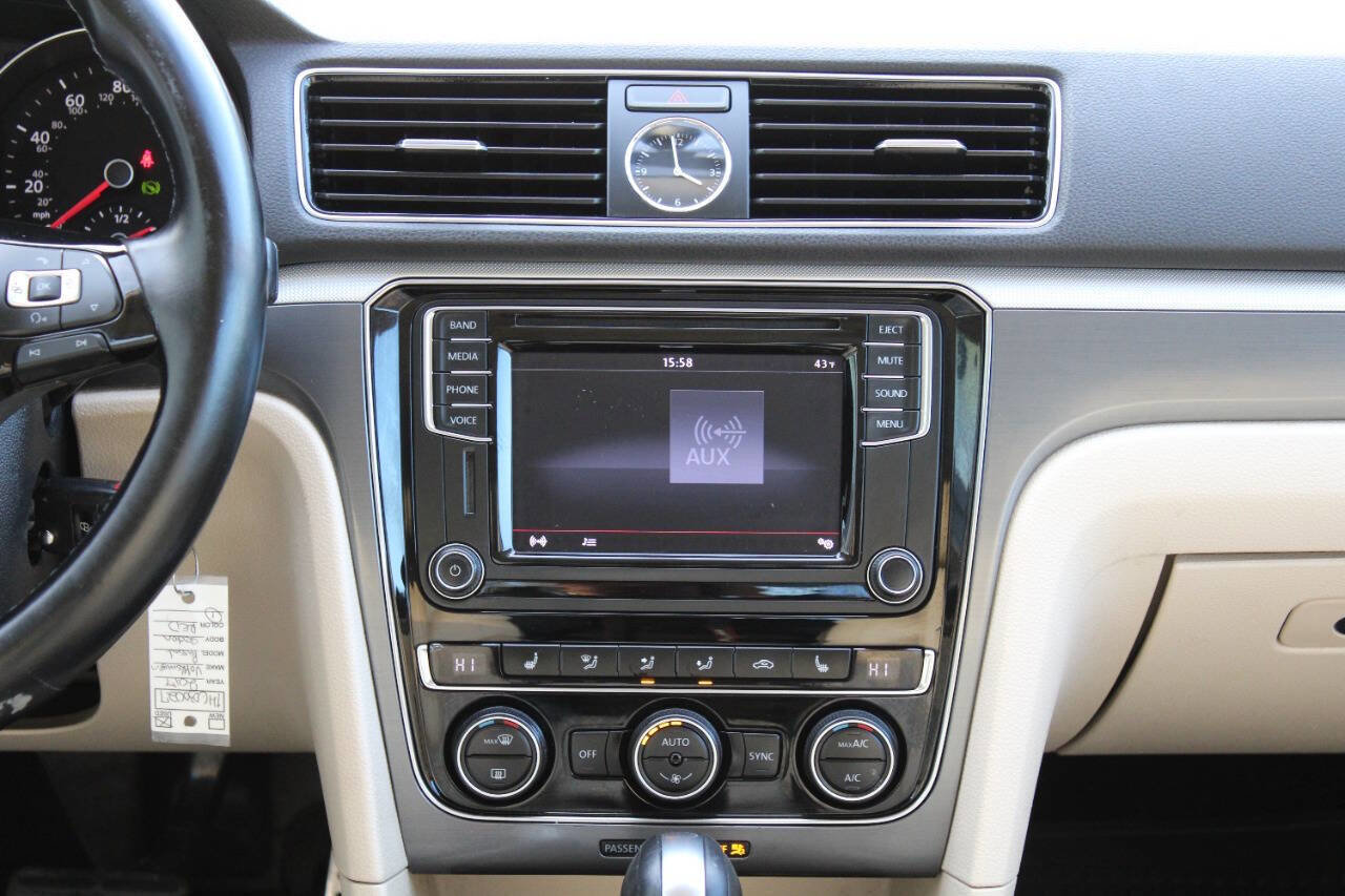 Used 2017 Volkswagen Passat 1.8T R-Line image 33