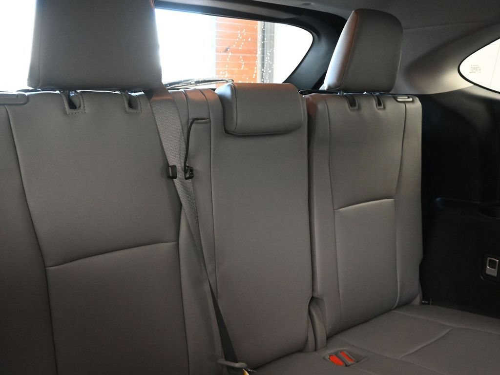 Used 2022 Toyota Highlander XLE image 14