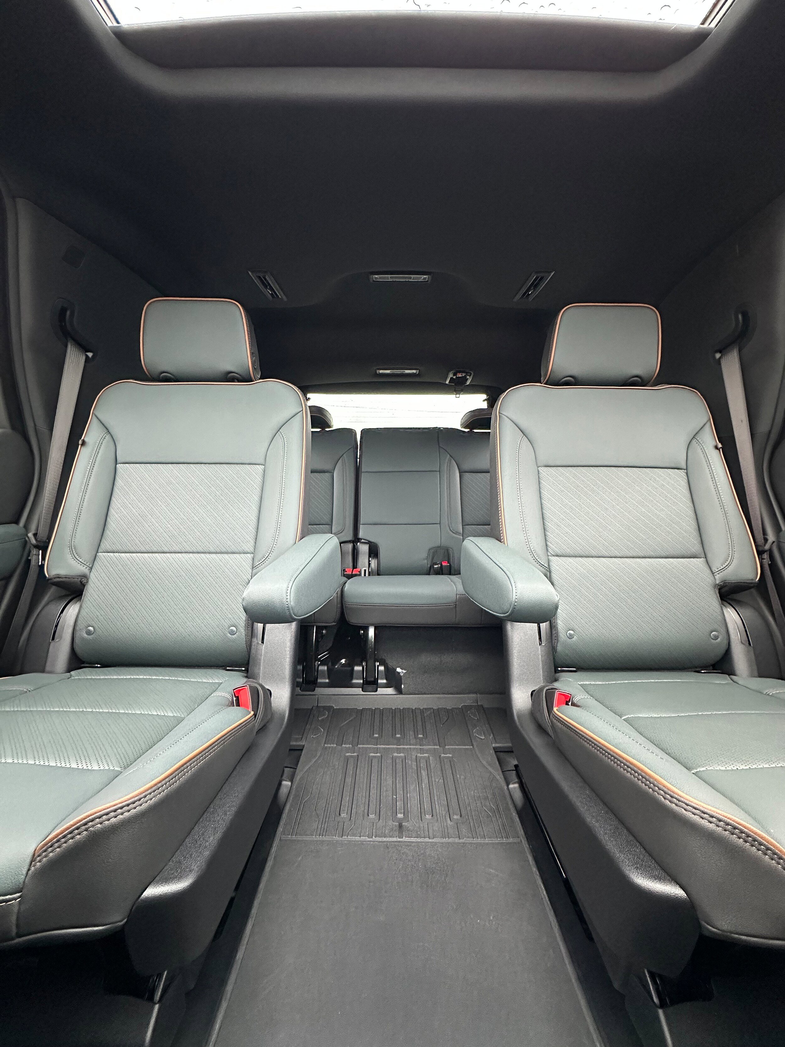 New 2026 GMC Yukon AT4 w/ LPO, Floor Liner Package AWD/4WD image 26