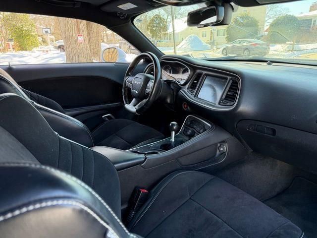 Used 2015 Dodge Challenger SRT w/ Technology Group image 9