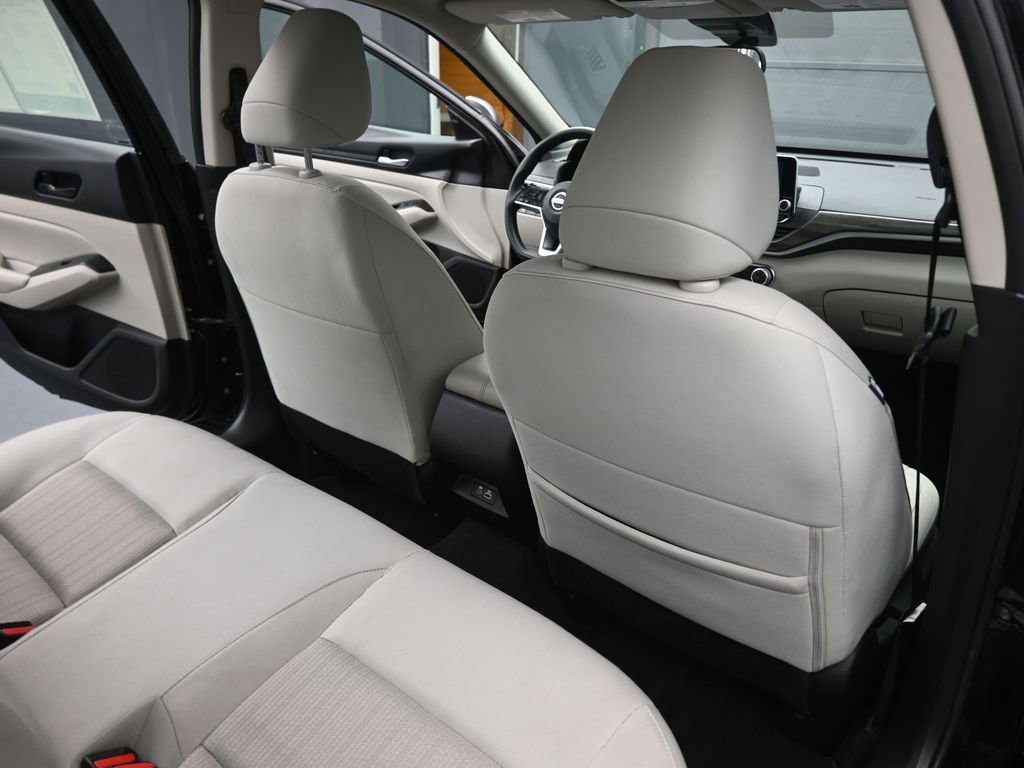 Used 2025 Nissan Altima 2.5 SV image 29