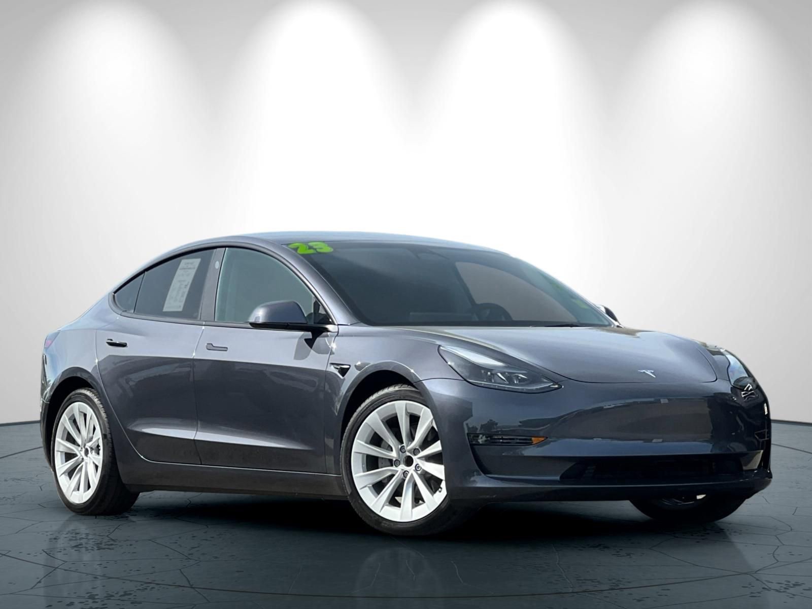 Used 2023 Tesla Model 3 Standard Range image 2