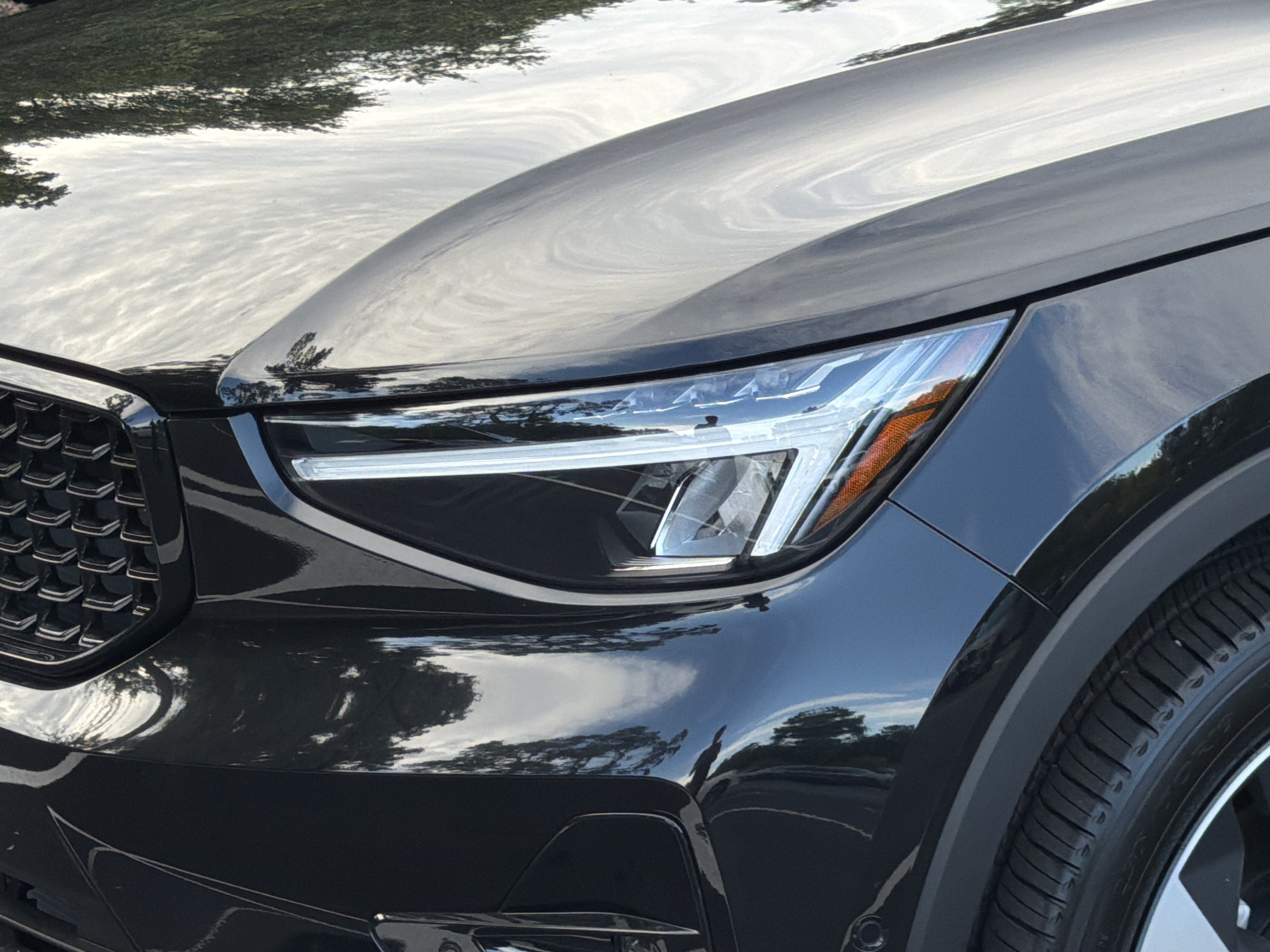 Certified 2026 Volvo XC40 B5 Plus AWD/4WD image 8