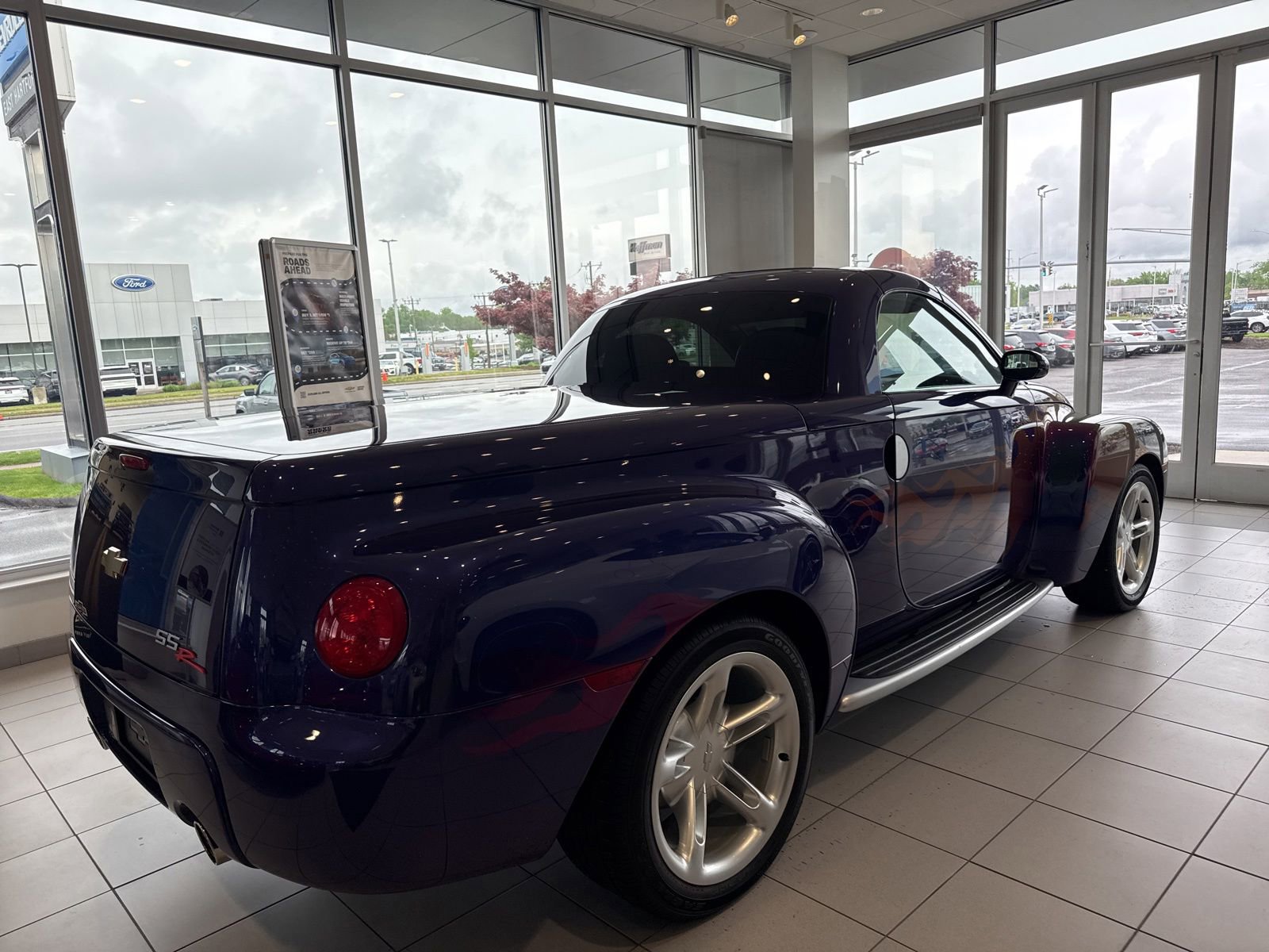 Used 2004 Chevrolet SSR w/ Preferred Equipment Group RWD image 5