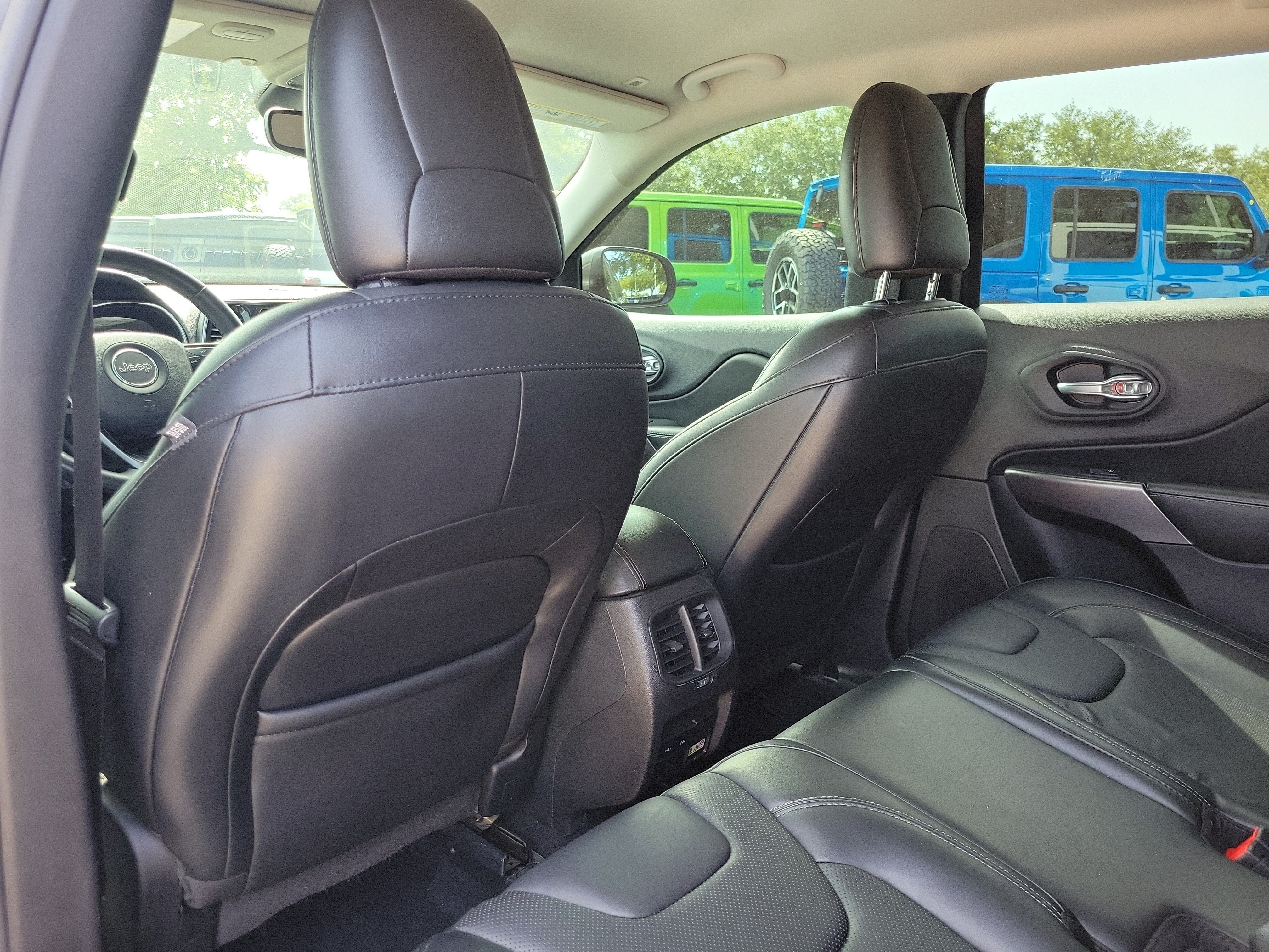 Used 2019 Jeep Cherokee Limited w/ Trailer Tow Group AWD/4WD image 12